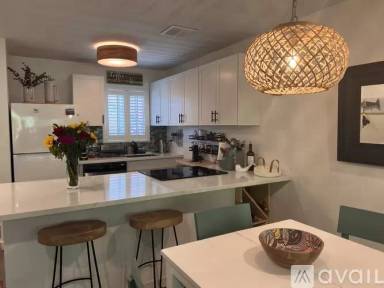 Main picture of 325 Kitty Hawk Rd