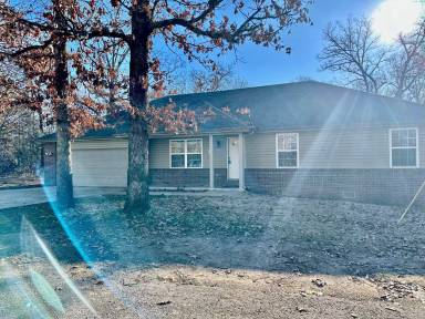 Main picture of 35 Westbury Dr