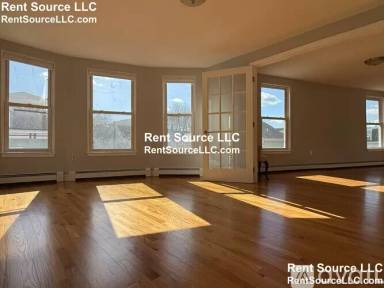 Main picture of 73 River St