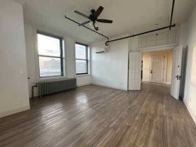 Main picture of 133 S 4th St