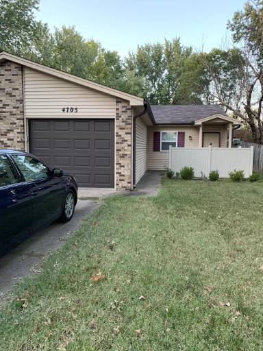 Main picture of 4705 W Knox Dr