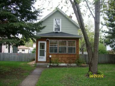 Main picture of 2735 Polk St NE