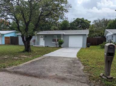 Main picture of 3802 Burden St