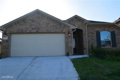 Main picture of 4924 Scenic Lake Dr