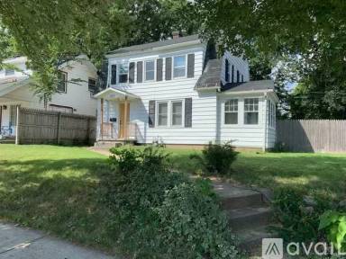 Main picture of 2201 High St