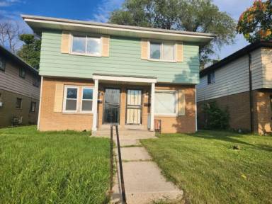 Main picture of 5766-5768 N 76th St