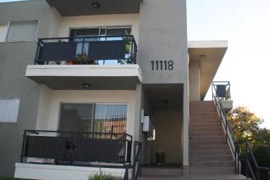 Main picture of 11118 Moorpark St