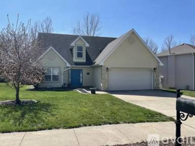 Main picture of 400 S Village Cir
