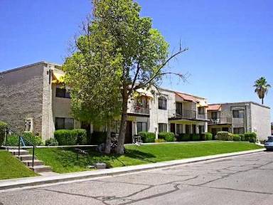 Main picture of 890 N Poppy St