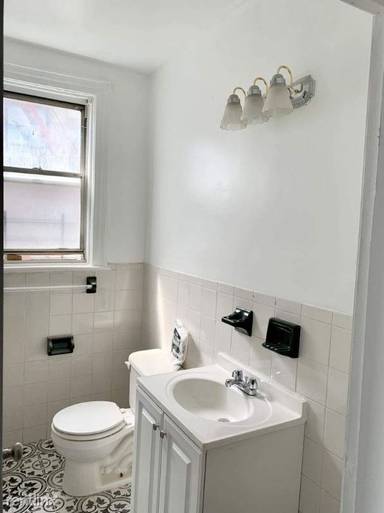 Main picture of 717 Howard Ave