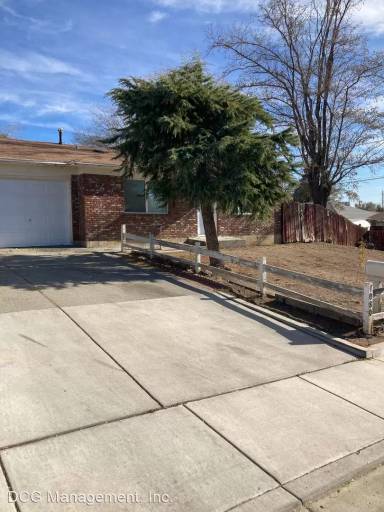 Main picture of 1080 Toano St