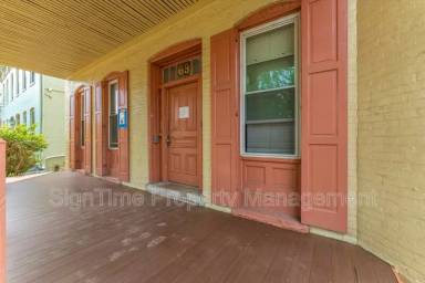 Main picture of 61-65 Broadway