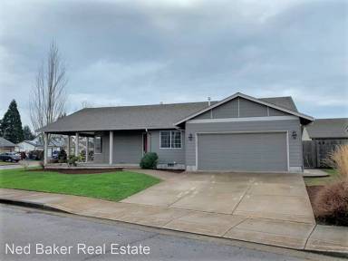 Main picture of 4544 Mabel Ave NE
