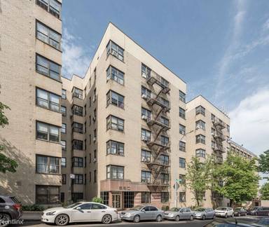 Main picture of 690 Washington St