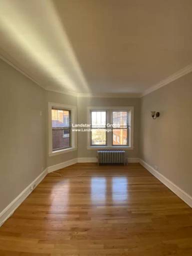 Main picture of 5115 W Montrose Ave