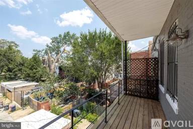 Main picture of 1215 Otis Pl NW
