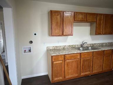 Main picture of 2115 S 13th St