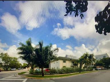 Main picture of 425 NE 32nd St