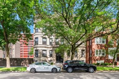 Main picture of 4129 S Michigan Ave