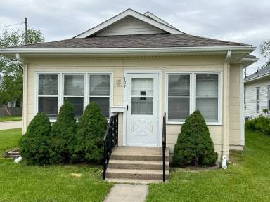 Main picture of 107 5th St SW