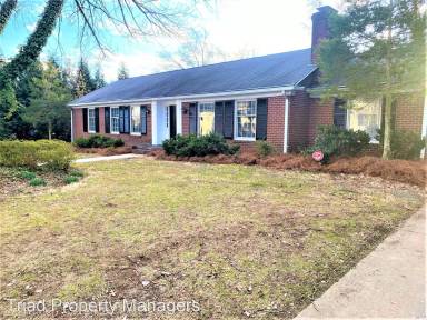 Main picture of 2211 N Elm St