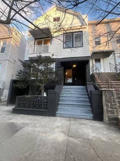 Main picture of 370 Liberty Ave