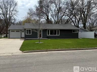 Main picture of 913 13th Ave SW
