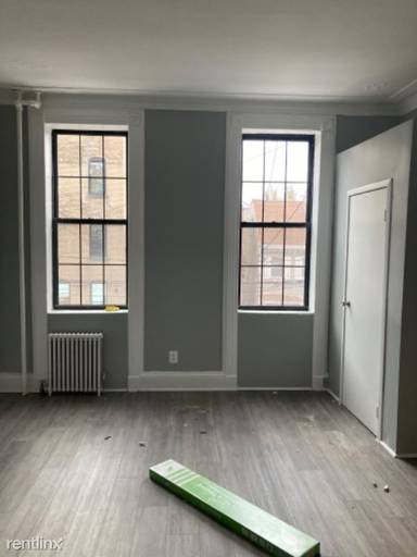 Main picture of 142 Saint Pauls Ave