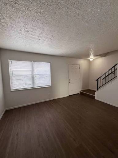 Main picture of 800 N Dixon Rd