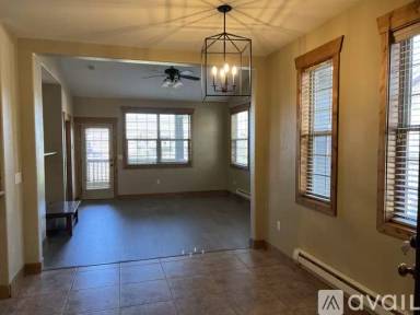 Main picture of 715 Moraine Ct