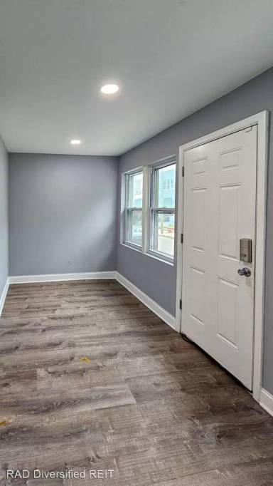 Main picture of 2650 S Holbrook St