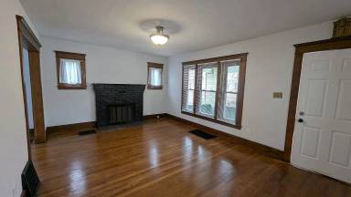 Main picture of 1317 W Shiawassee St