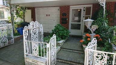 Main picture of 6130 Booth St