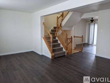 Main picture of 625 Village Ct