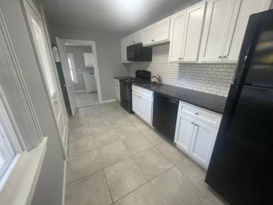 Main picture of 726 W Norwegian St