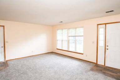 Main picture of 1971 Laura Ln