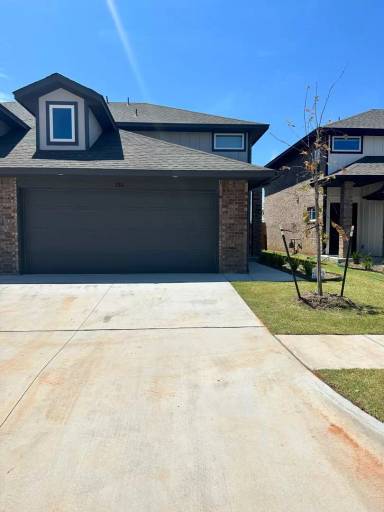 Main picture of 230 SW 34th St