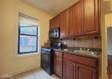 Main picture of 11 Gardner Ave Apartments