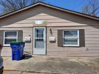 Main picture of 120 E Pleasant St