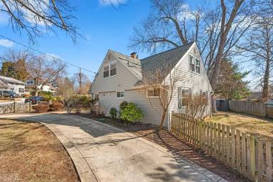 Main picture of 211 Nimitz Ave