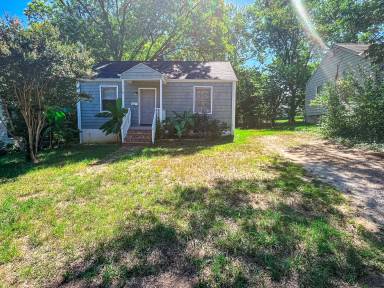 Main picture of 2905 Trent St