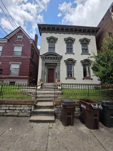 Main picture of 814 Washington Ave