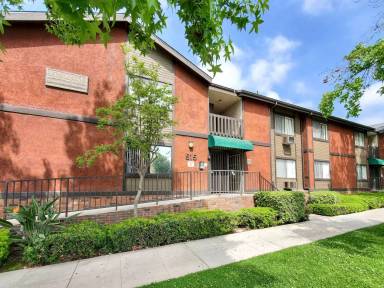 Main picture of 515 S Chevy Chase Dr