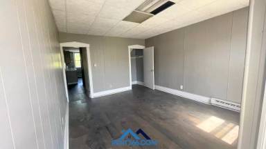 Main picture of 929 Centre St