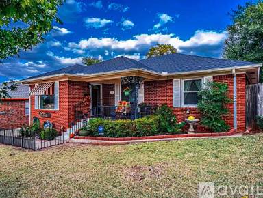 Main picture of 5416 N Francis Ave