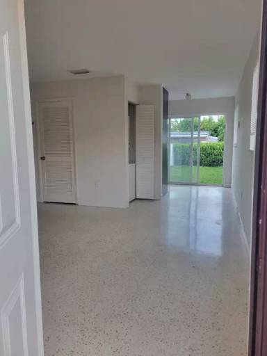 Main picture of 628 W 17th St