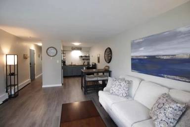 Main picture of 328 N Maple Ave