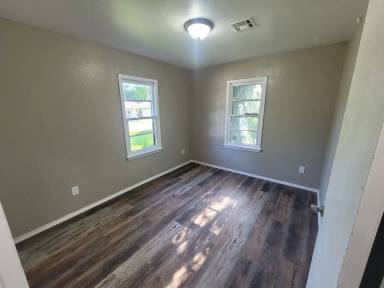 Main picture of 4128 SE 43rd St