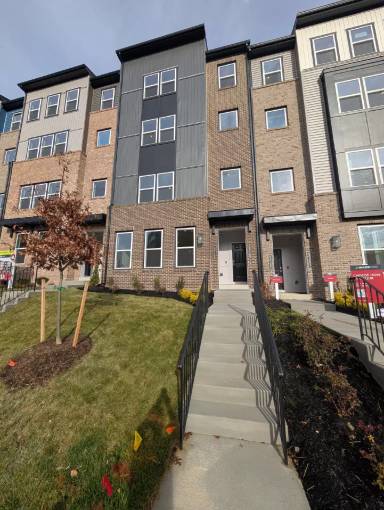 Main picture of 9922 Sir Barton Way