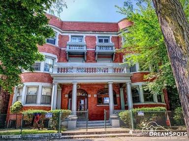 Main picture of 5124 S Michigan Ave